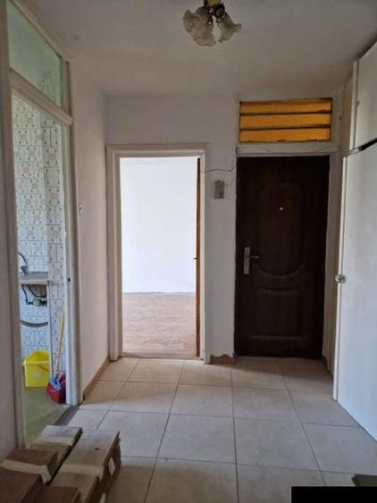 Apartament cu 3 camere decomandat în Mihai Bravu