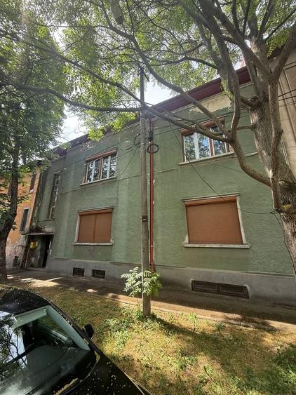 Casă cu 4 camere cu Teren 700 Mp în Central