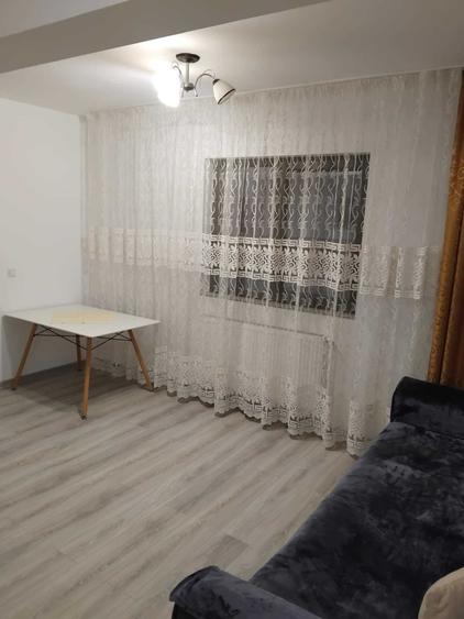 Apartament cu 2 camere semidecomandat în Valea Adâncă
