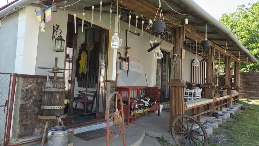 Casă cu 3 camere cu Teren 5800 Mp în Lechința