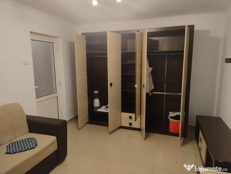Garsonieră decomandată în Titan