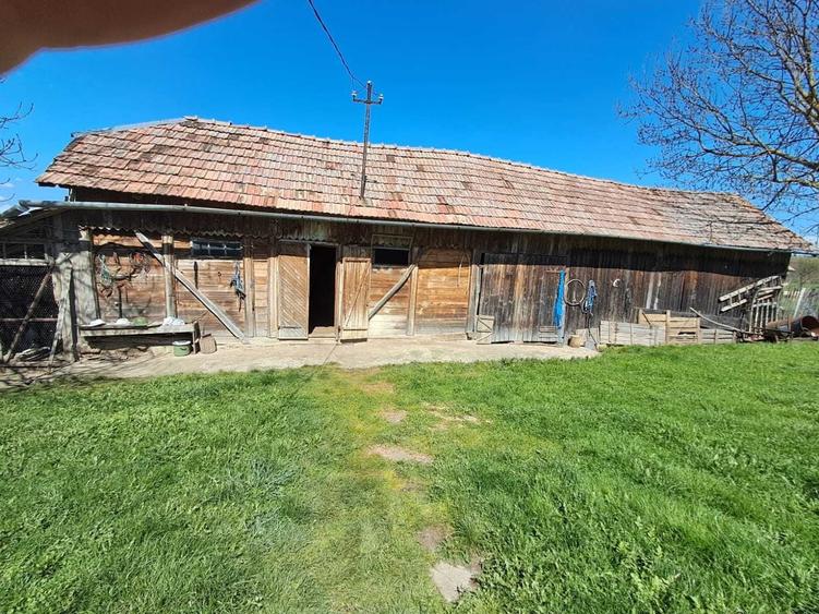 Casă cu 4 camere în Urmeniș