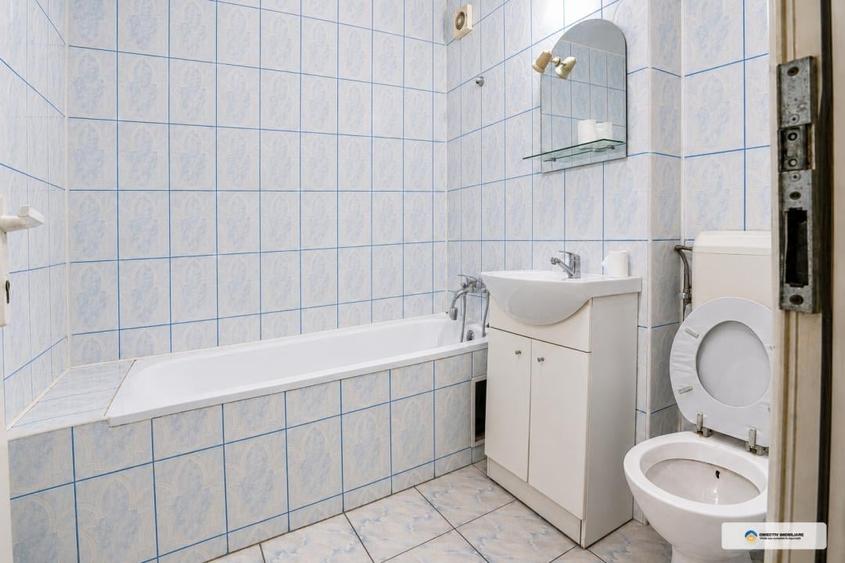 Apartament cu 4 camere decomandat în Central