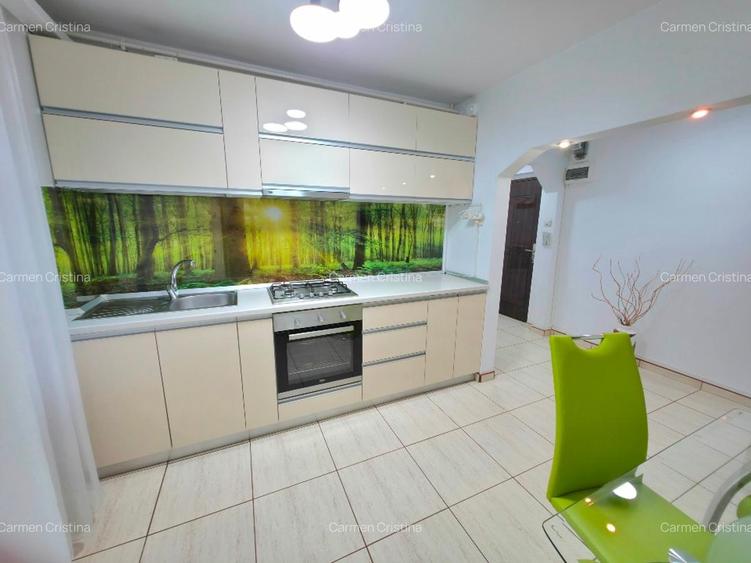 Apartament cu 3 camere semidecomandat în Gorjului