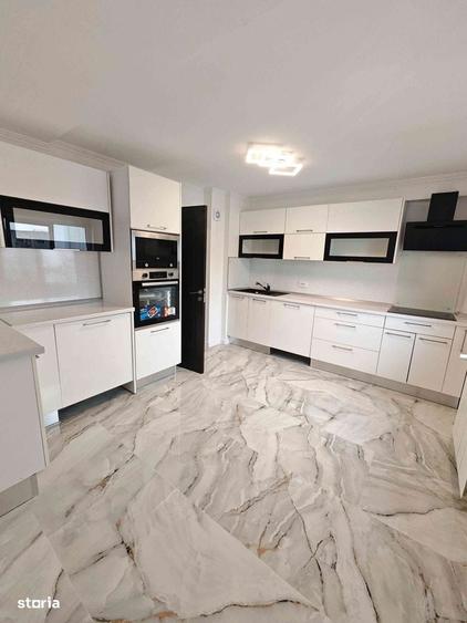 Apartament cu 4 camere decomandat în Decebal