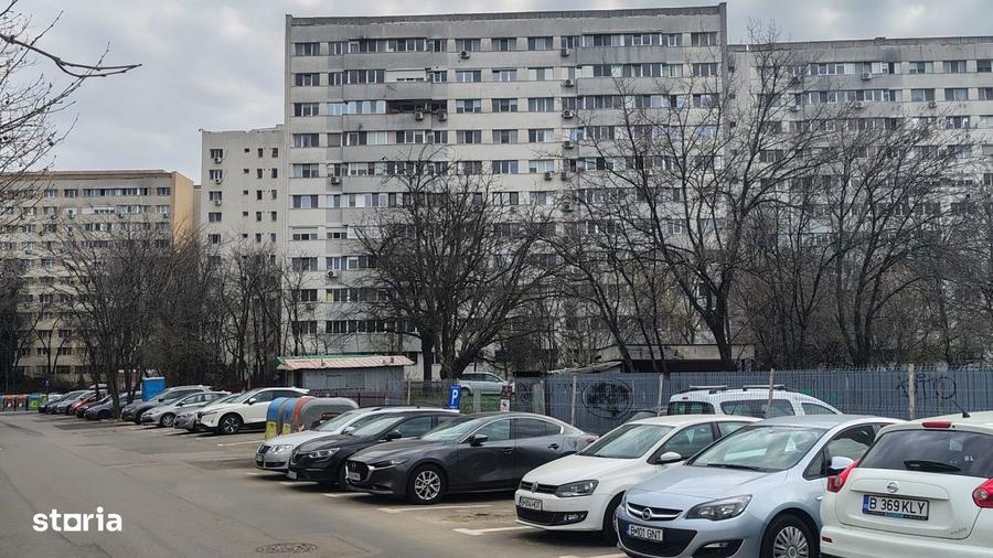 Apartament cu 3 camere decomandat în Titan