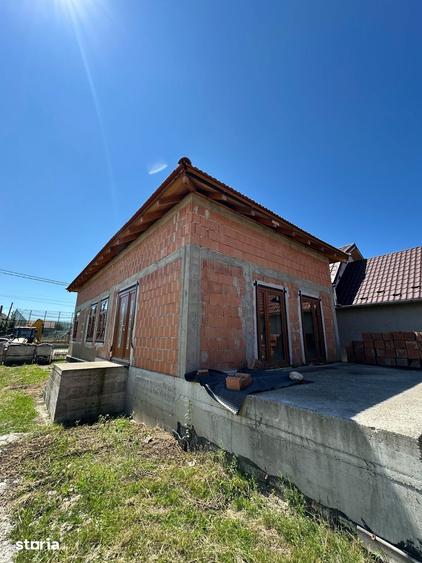 Casă cu 6 camere cu Teren 1724 Mp în Jucu