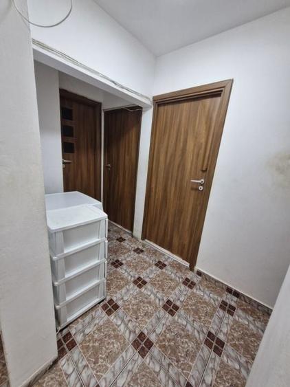 Apartament cu 3 camere decomandat, mobilat în Vitan Mall