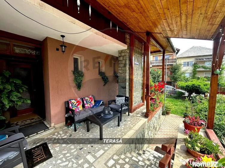 Casă cu 6 camere cu Teren 423 Mp în Valea Roșie