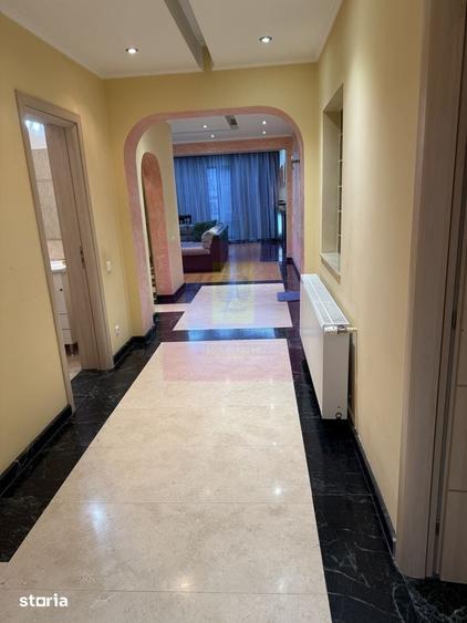 Apartament cu 3 camere în Tei
