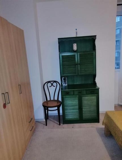 Apartament cu 4 camere decomandat în Lujerului