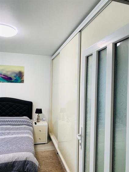 Apartament cu 3 camere semidecomandat, mobilat în Central