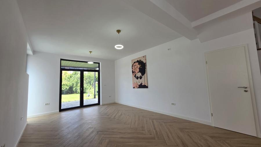 Duplex cu 4 camere cu Canalizare în Dumbrăvița
