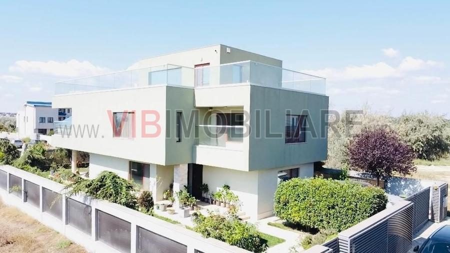 Casă cu 7 camere cu Piscina în Mamaia-Sat