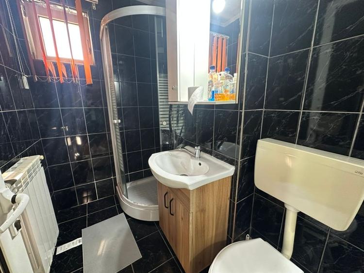Apartament cu 2 camere semidecomandat, mobilat în Cugir