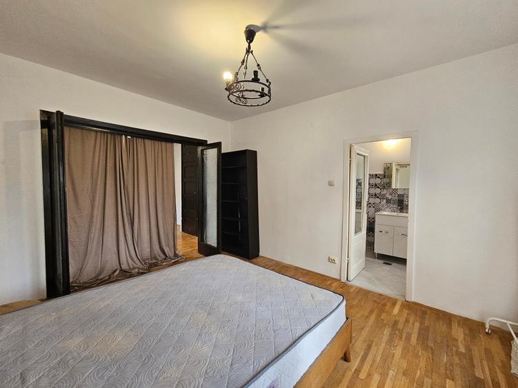Apartament cu 2 camere semidecomandat, mobilat în P-ța Victoriei