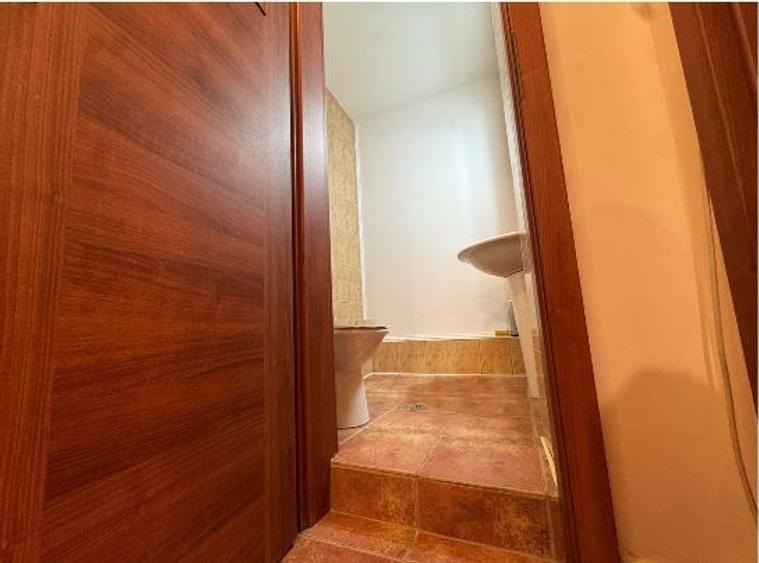 Apartament cu 4 camere semidecomandat, mobilat în Ștefan cel Mare