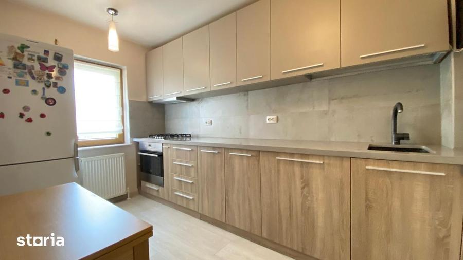 Apartament cu 4 camere decomandat în Astra