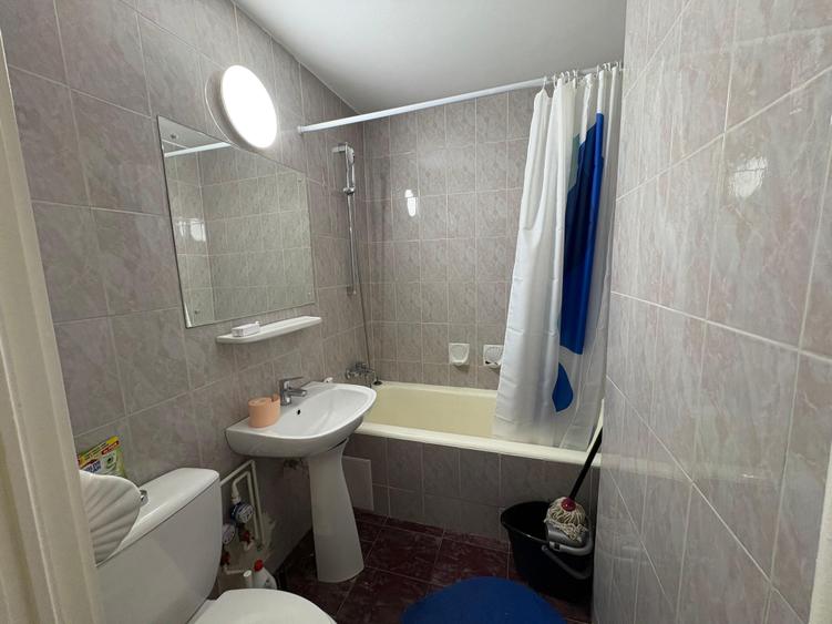 Apartament cu 2 camere semidecomandat în P-ța Victoriei