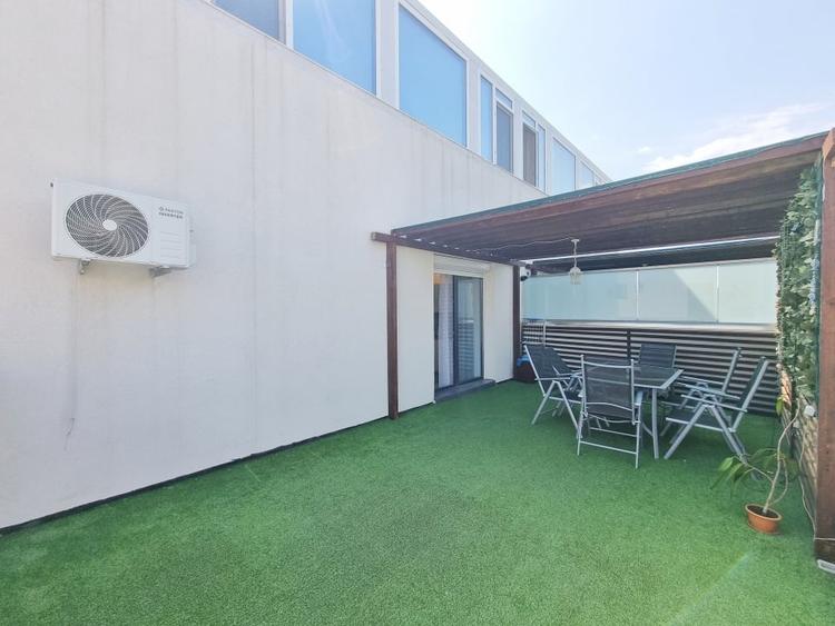 Penthouse cu 2 camere decomandat, mobilat în Mamaia-Sat