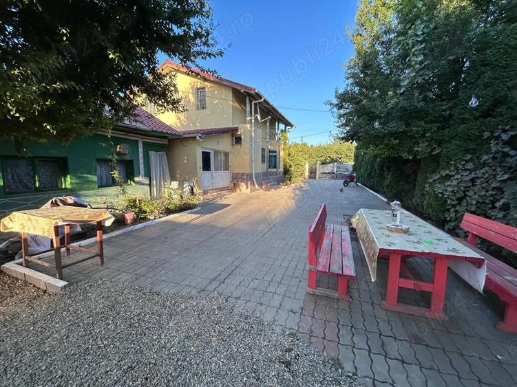 Casă cu 5 camere cu Teren 1289 Mp în Amara