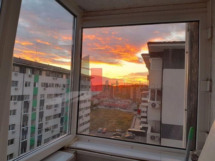 Apartament cu 3 camere decomandat în Roșu
