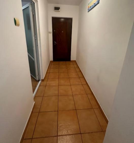 Apartament cu 4 camere decomandat în E3