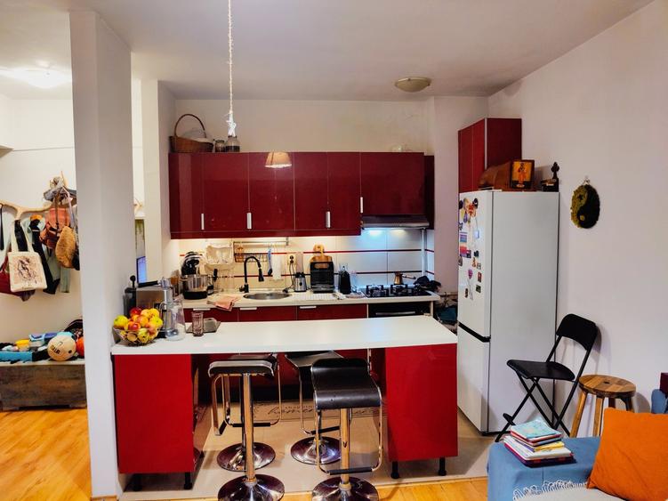 Apartament cu 3 camere decomandat în Central