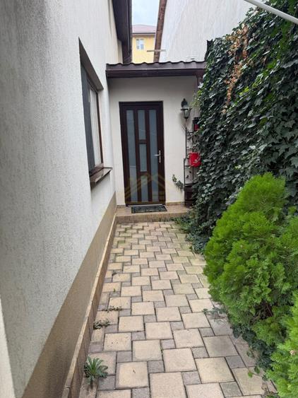 Duplex cu 4 camere cu Canalizare în Central