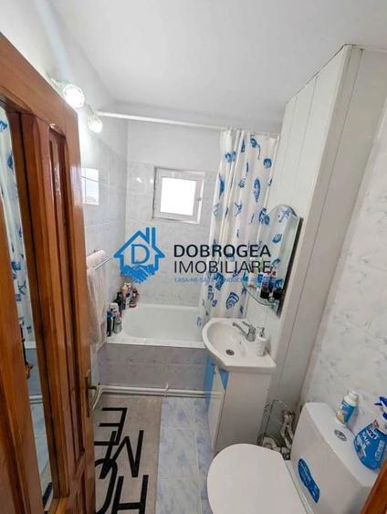 Apartament cu 3 camere decomandat în Păcii