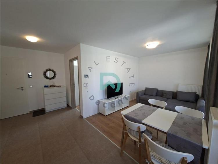 Apartament cu 2 camere decomandat în Tractorul