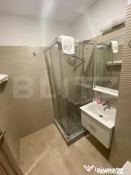 Apartament cu 3 camere semidecomandat în Calea București