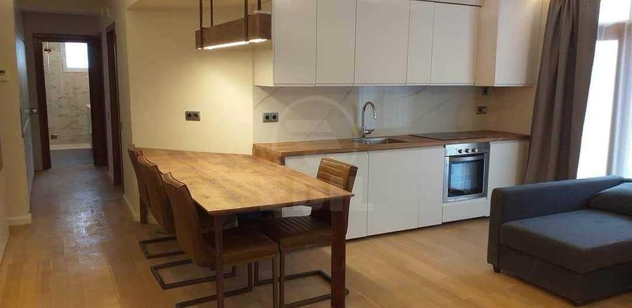 Apartament cu 3 camere decomandat în Florești