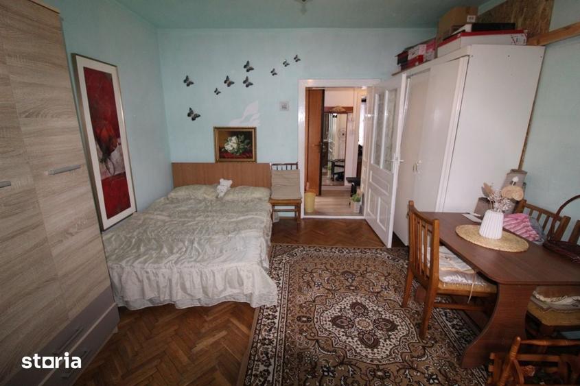Casă cu 5 camere cu Teren 264 Mp în Teliucu Inferior