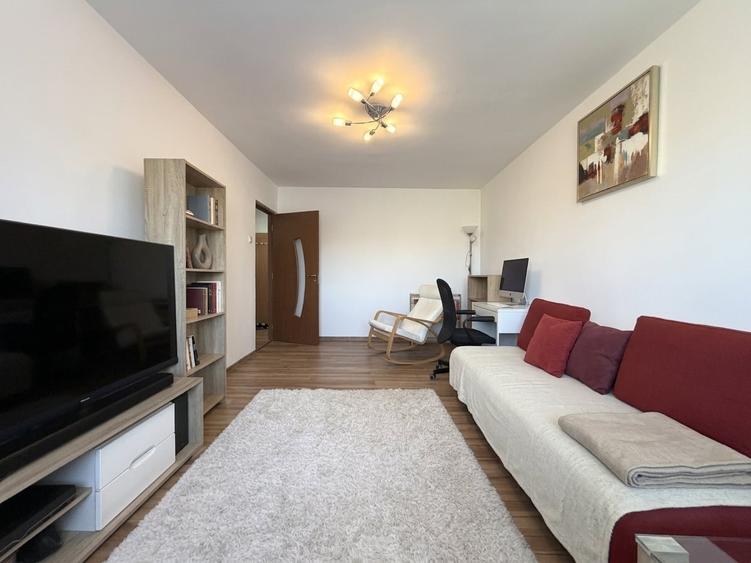 Apartament cu 2 camere decomandat, mobilat în Aradului