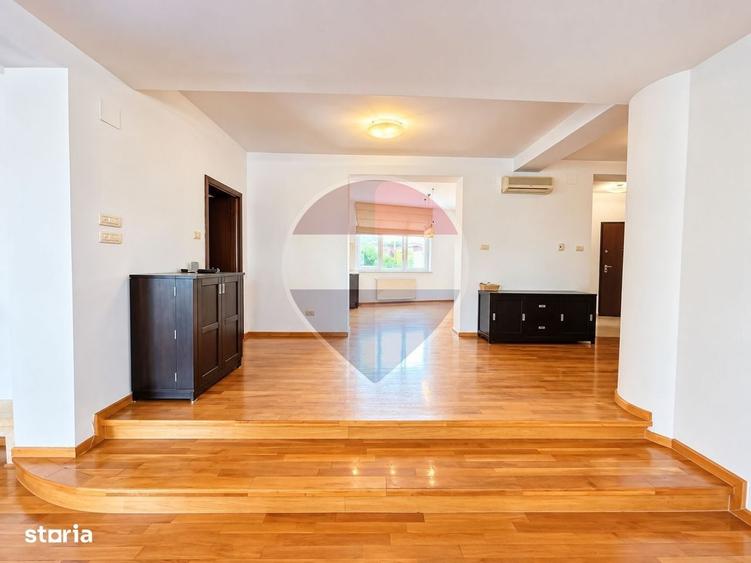 Apartament cu 4 camere în Central
