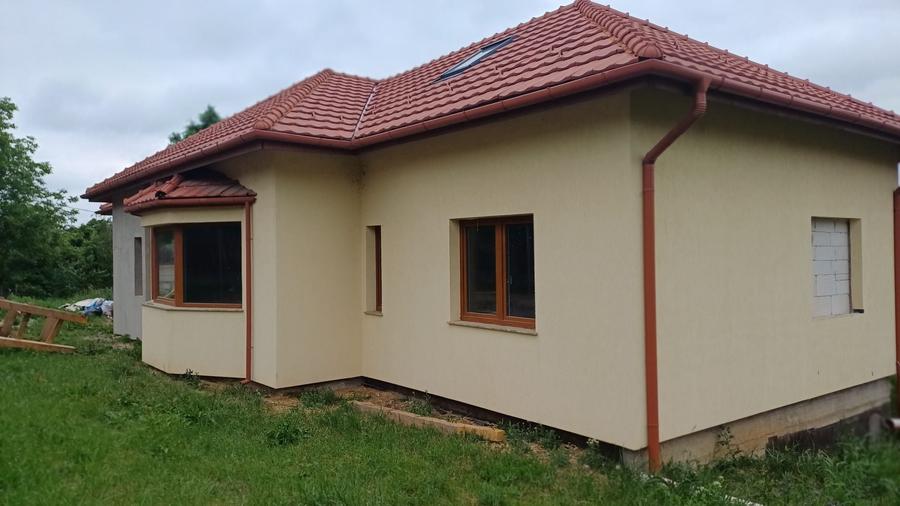 Casă cu 4 camere în Oncea