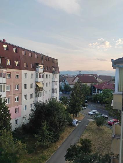 Apartament cu 3 camere semidecomandat în Exterior Vest