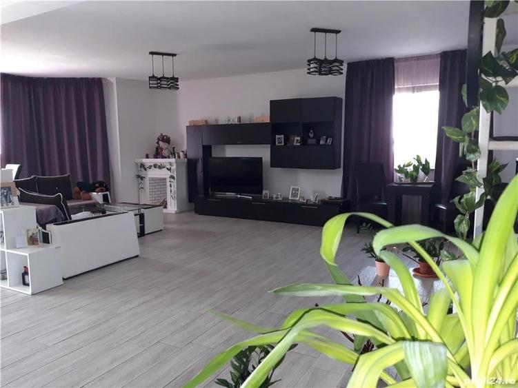 Casă cu 4 camere cu Teren 1000 Mp în Poroschia