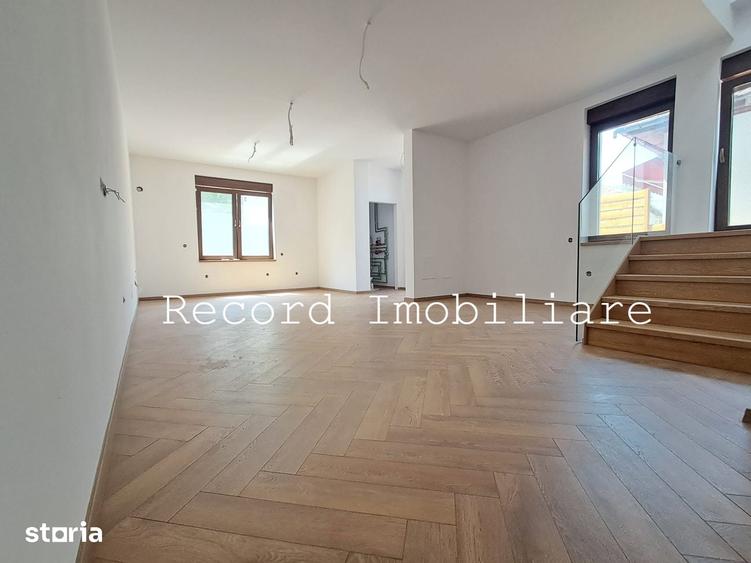 Casă cu 6 camere cu Teren 227 Mp în Gruia