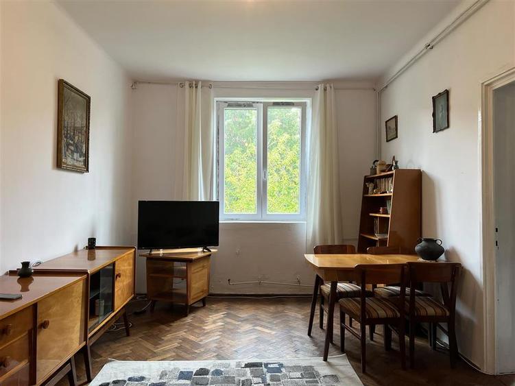 Apartament cu 3 camere semidecomandat în Ultracentral