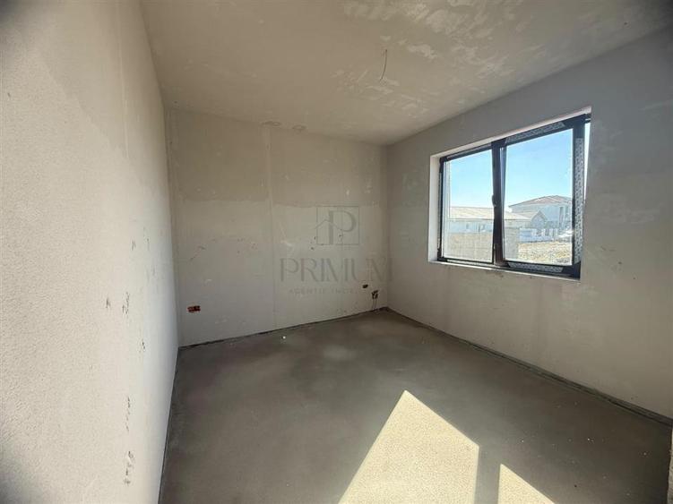 Duplex cu 4 camere cu Canalizare în Moșnița Nouă