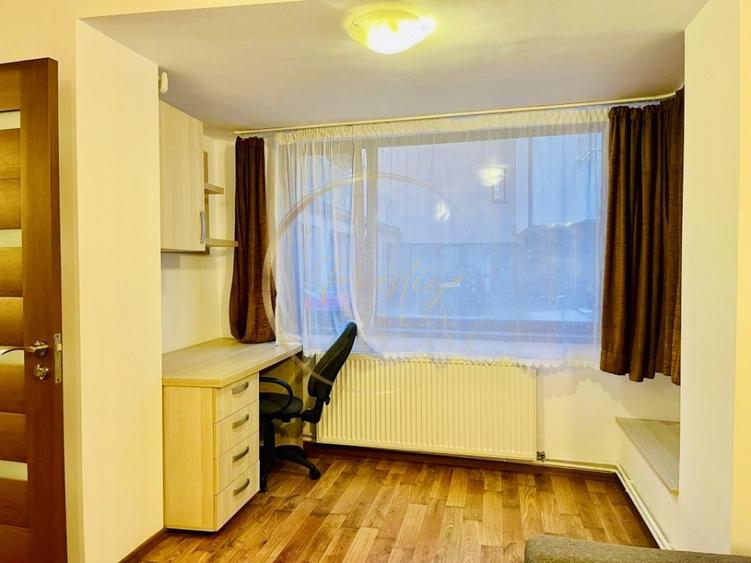 Apartament cu 4 camere semidecomandat în Central
