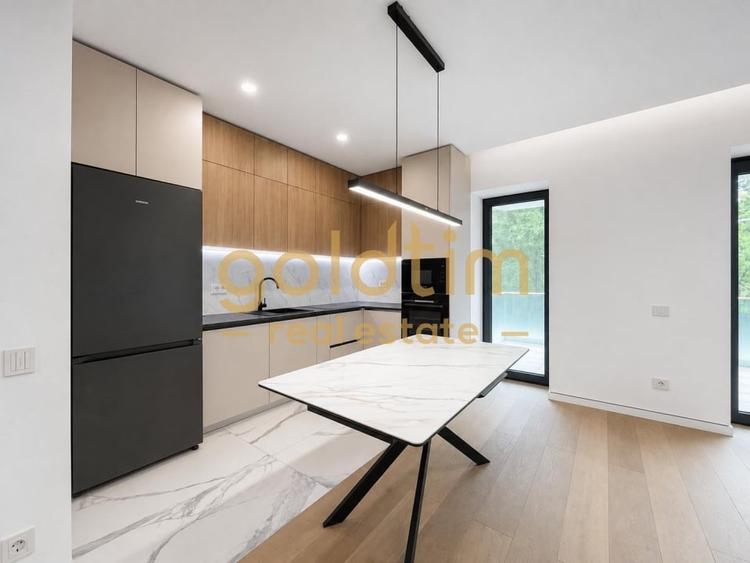 Apartament cu 4 camere decomandat, mobilat în Băneasa