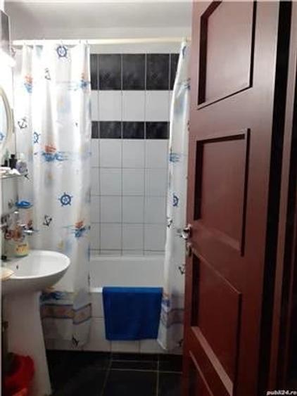 Apartament cu 3 camere decomandat în Democrației