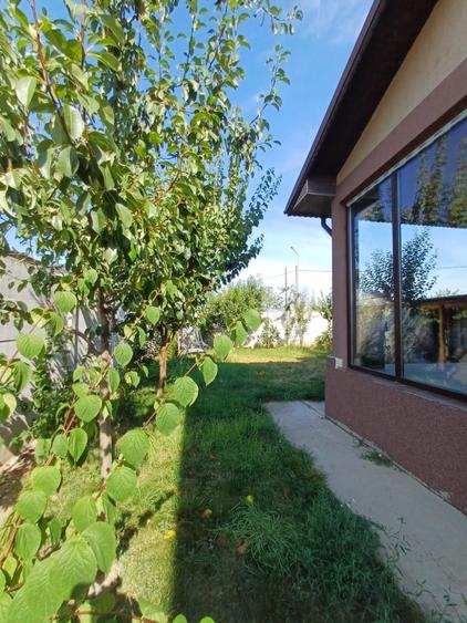 Casă individuală cu 5 camere cu Teren 375 Mp în Exterior Est