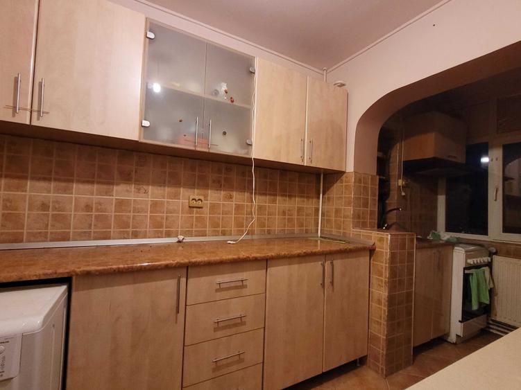 Apartament cu 2 camere decomandat în Micro 20