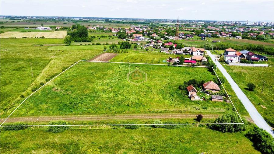 Teren Construcții extravilan de 10850 mp, în Sud