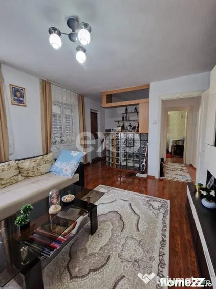 Apartament cu 2 camere decomandat în Micro 6
