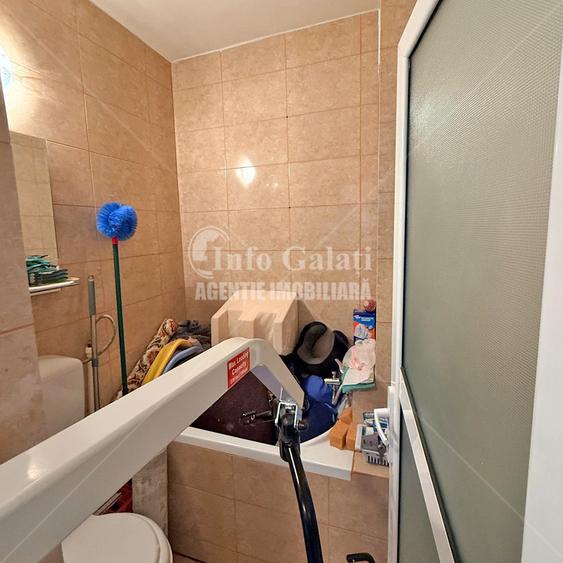 Apartament cu 3 camere în Micro 20